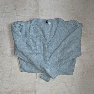 cute cropped light blue sweater, size M